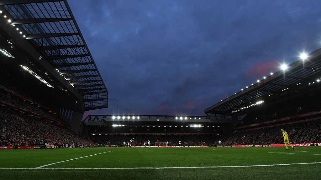 雷迪克：里夫斯在对热火首节伤到腹股沟，明天再次评估他伤情