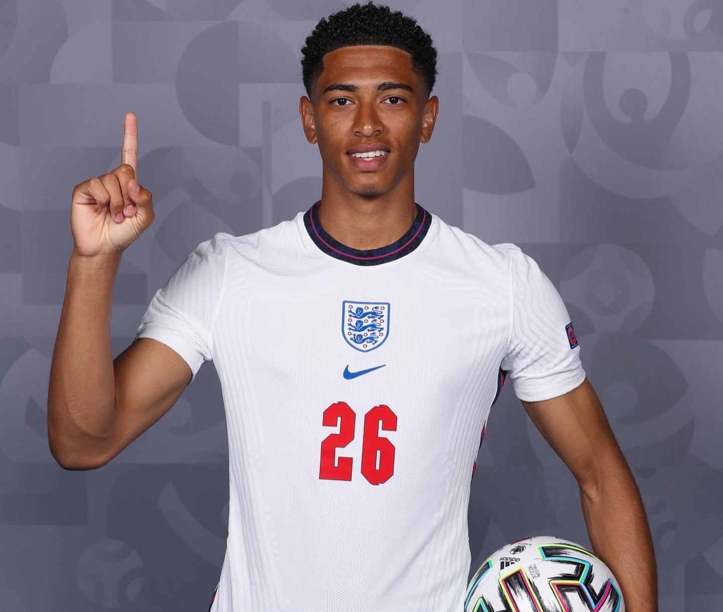 三连败！利物浦1-4埃因霍温，范戴克送点，德里乌赫双响