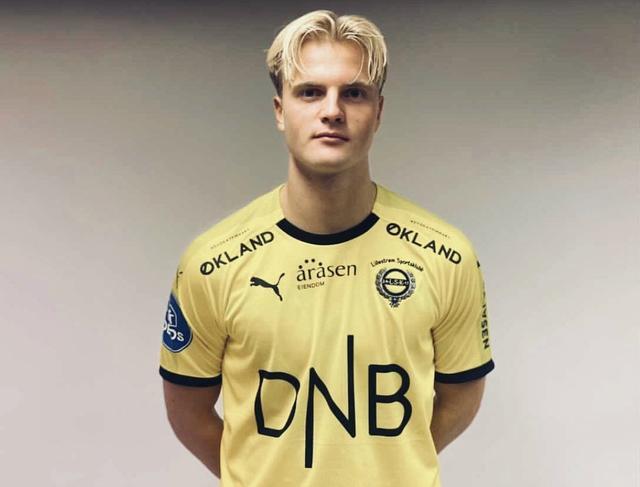 德转评年度最佳右边锋：杜埃、奥利塞、萨拉赫、亚马尔入围