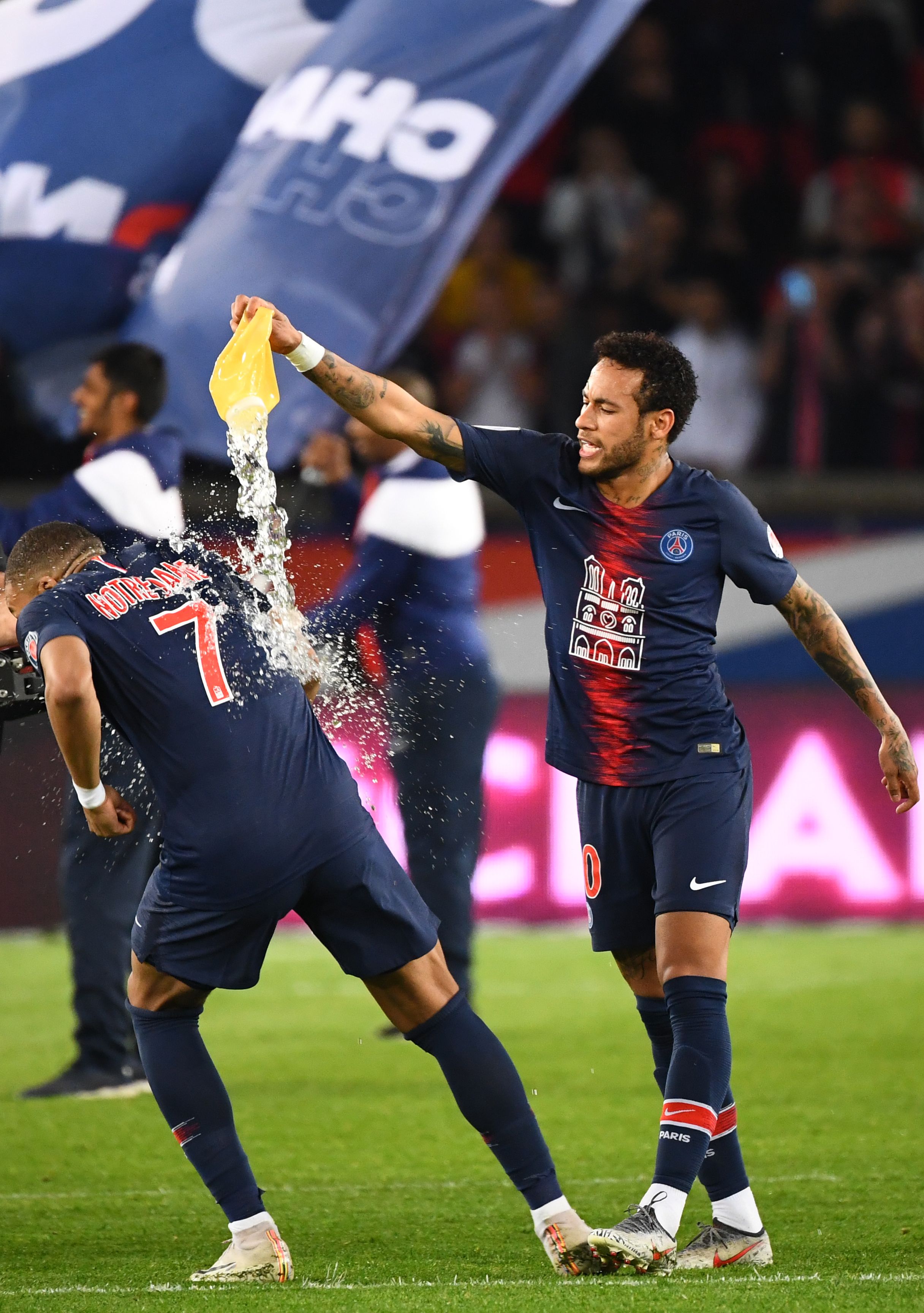 4场贡献3粒进球！官方：瓦尔迪当选意甲11月最佳球员