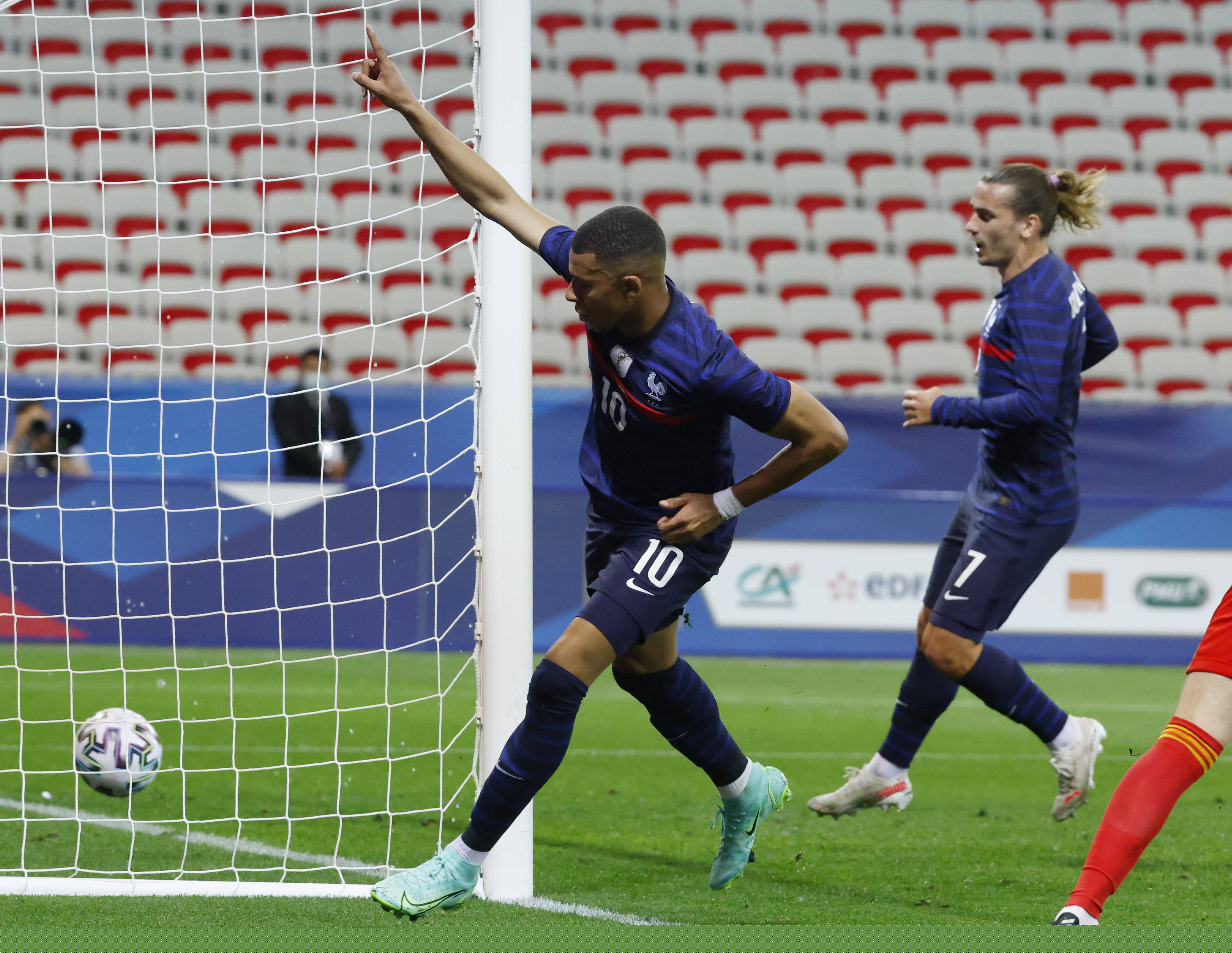 亚冠二级前瞻：卡雅5战全负表现低迷，浦项遭遇伤病困扰