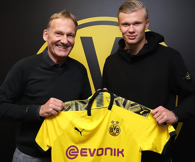 成都蓉城主帅徐正源获三年大合同，球队获亚冠资格，有望争夺双冠，球迷期待新赛季表现。