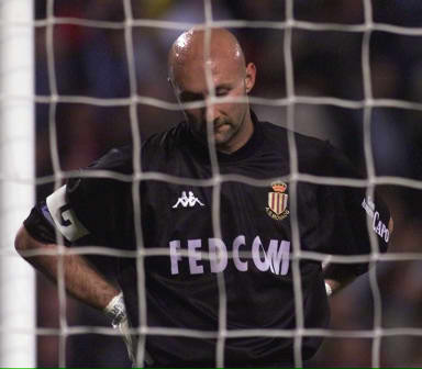 同一天绝代双骄各进一球！以下是媒体对C罗和梅西的...