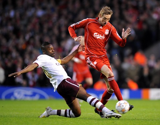 梅西一年造进球74个！三大MVP！快踢满全场还能边线一过四！