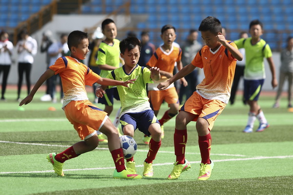 世体：阿隆索回归获利物浦球迷热烈欢迎，阿诺德却遭嘘声相待