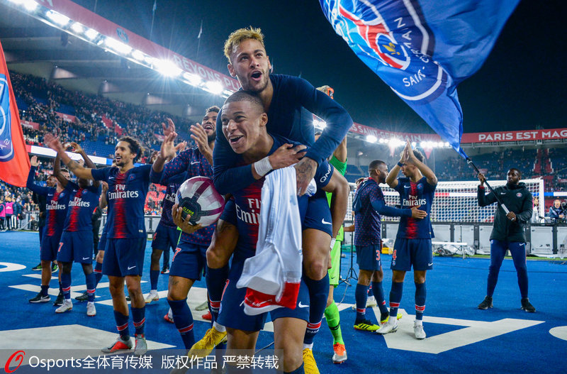 莱奥一剑封喉，AC米兰1-0复仇拉齐奥，登顶意甲积分榜坐山观虎斗