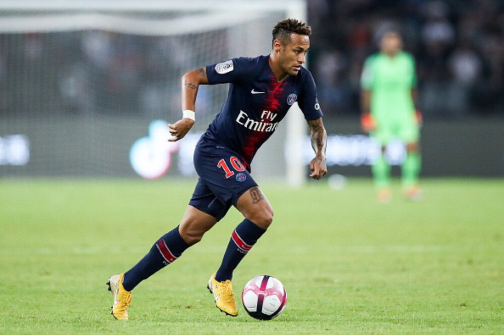 詹姆斯：防守时我们要拧成一根绳，并且时刻保持沟通