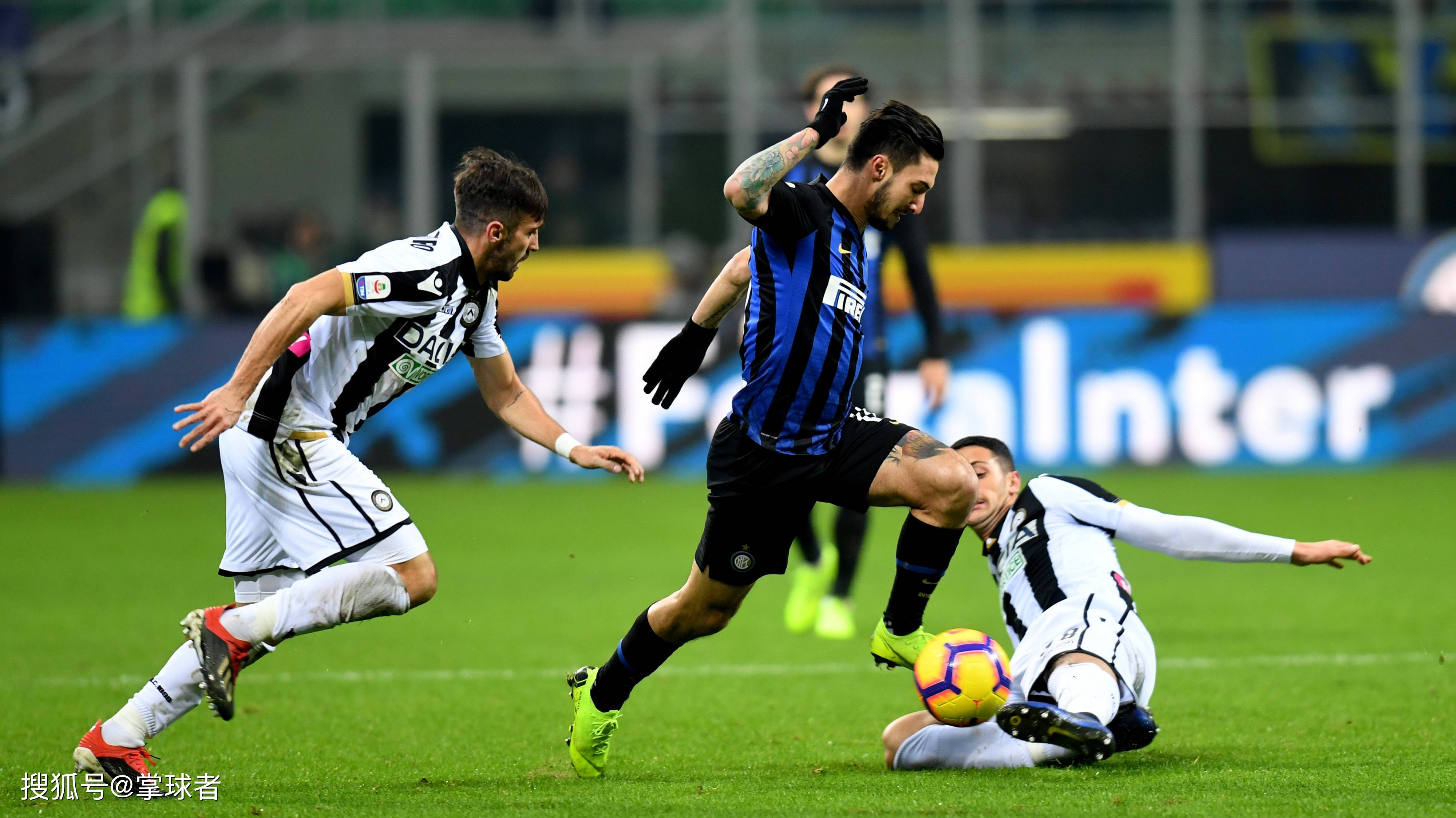 麦迪逊被担架抬出球场，弗兰克：看起来是重伤，这很残酷