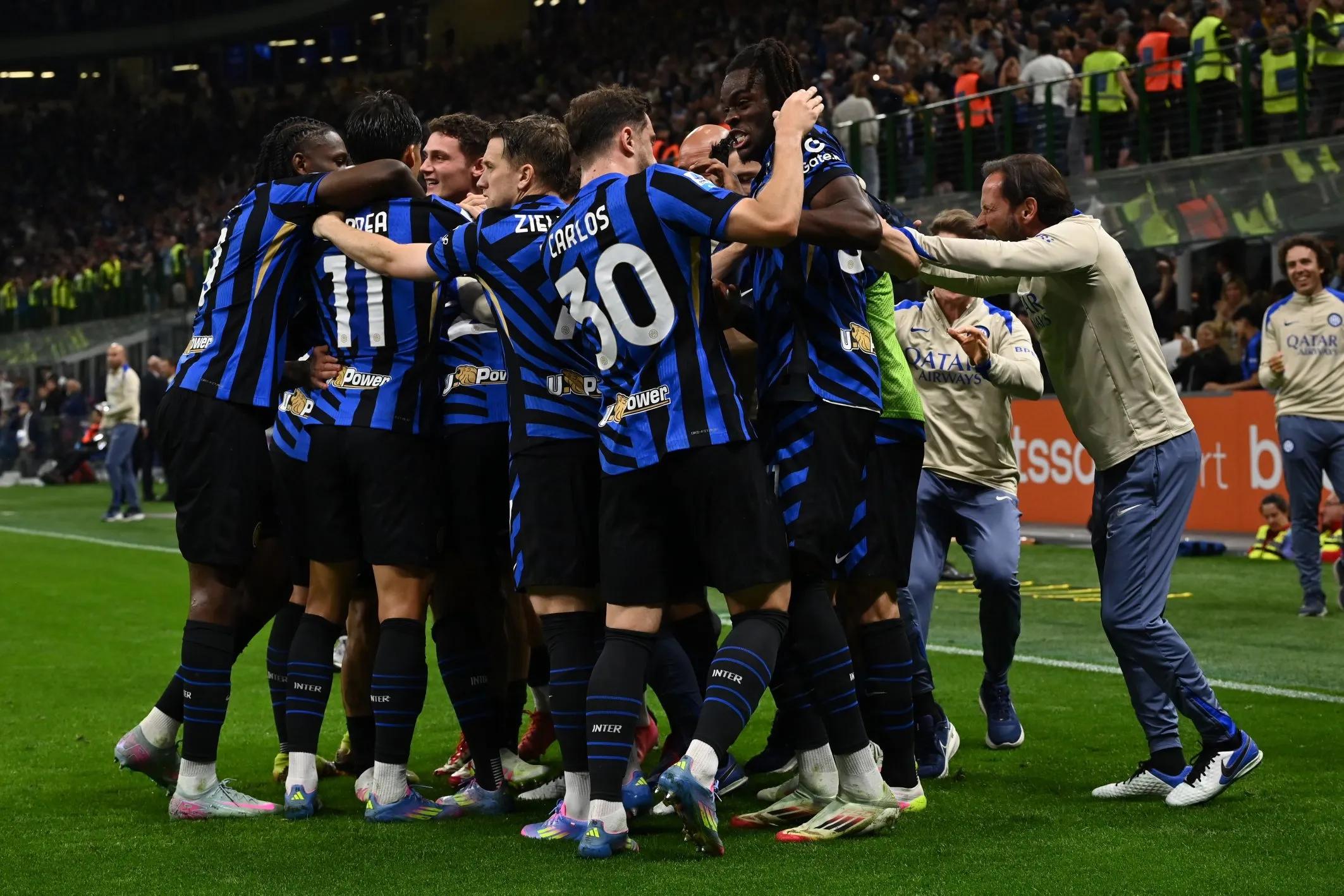 有父亲的风范吗？梅西小儿子西罗在迈阿密U8比赛中任意球破门